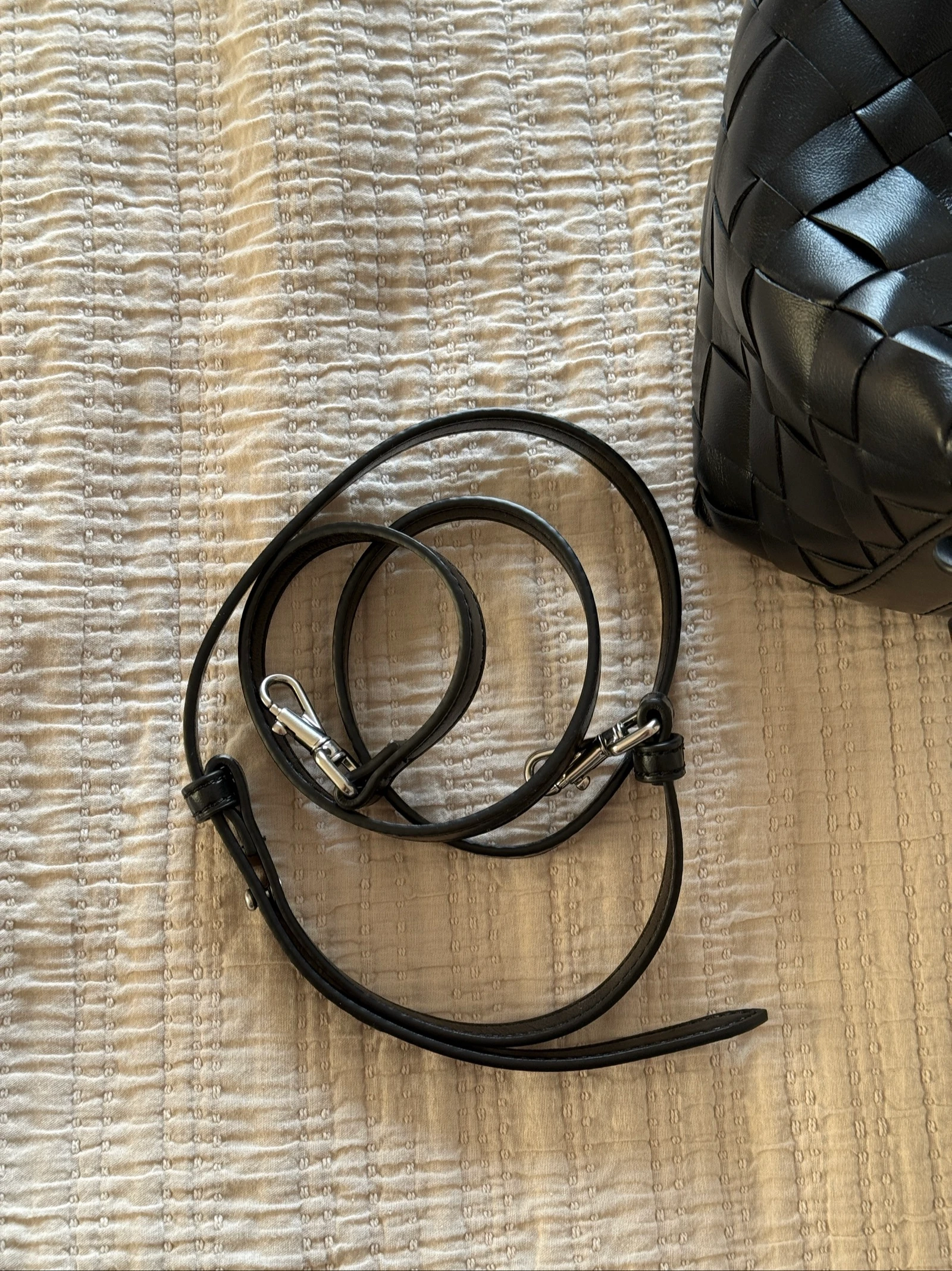 CHARLES & KEITH – Black Ivette Woven Hobo Bag – photo 8